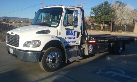 R & J Towing